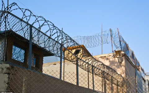 判处拘役一般在哪里服刑？拘役和拘留的区别是什么？