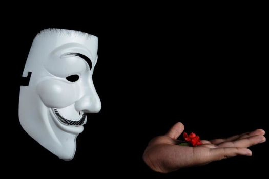 路明律师：管制刀具的认定标准是什么？