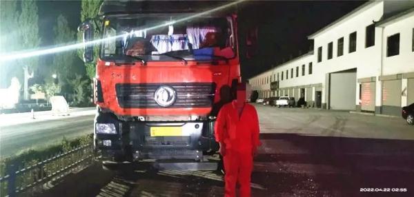 夜查超载,别让货车变“祸车”