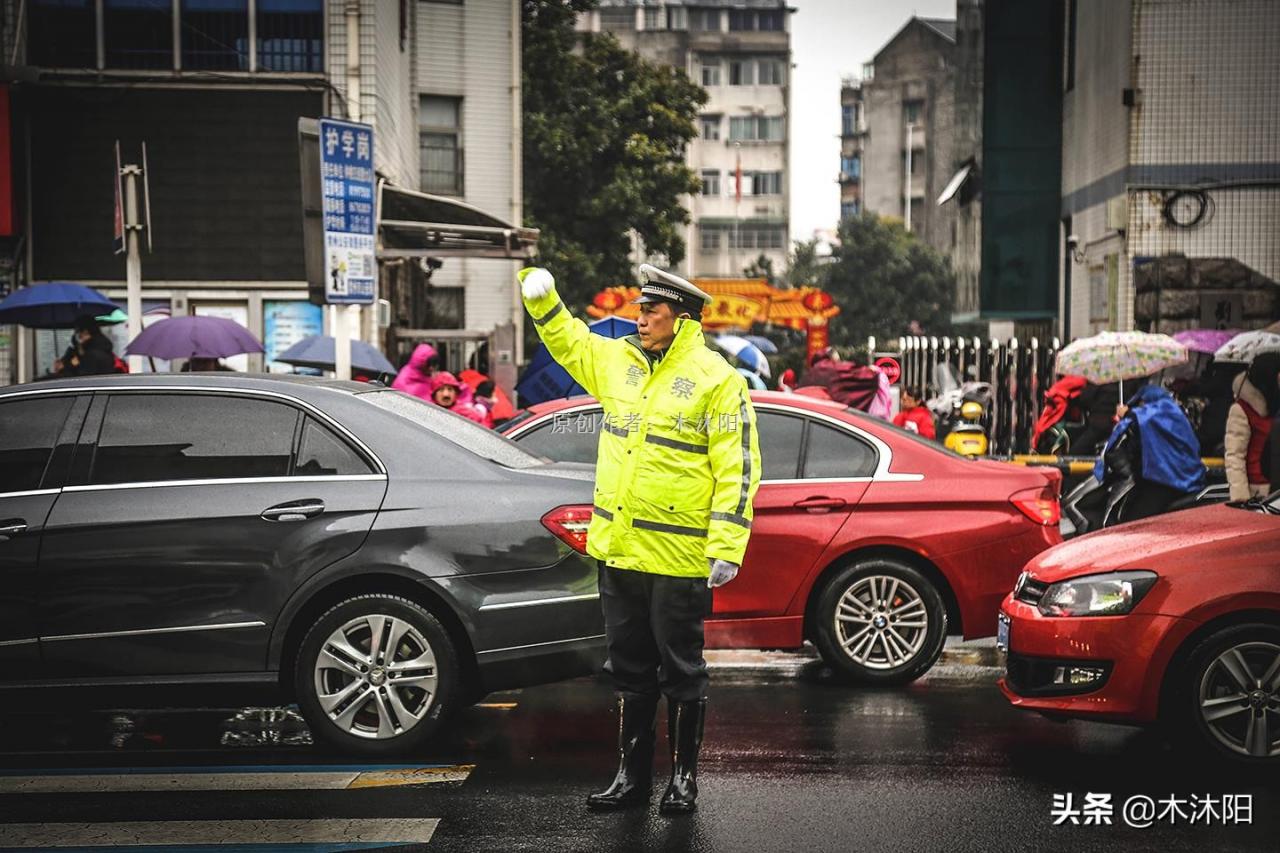 都知道闯红灯扣6分，那你们知道闯绿灯也扣分吗？很多人不知道