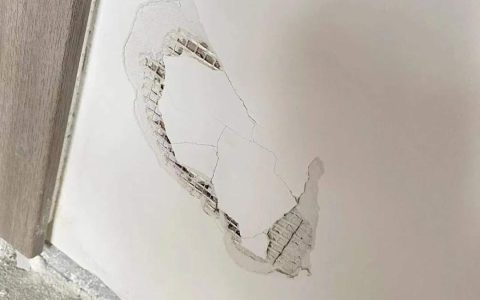 装修质量差，竟还遭威胁？福州业主投诉这家装饰公司「新闻三剑客」