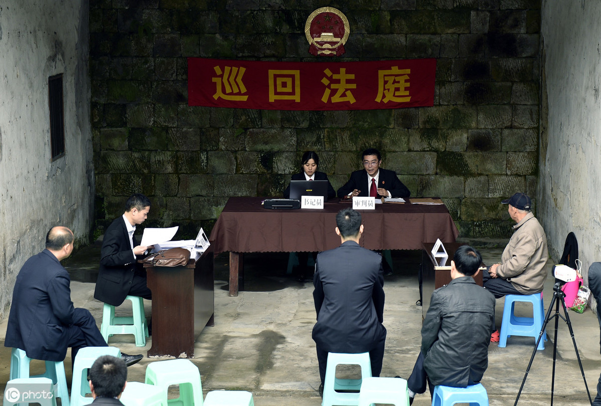 土地使用权纠纷起诉状包含哪些内容？