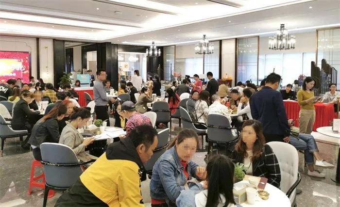 购房时，为什么不要在房产证上写两个人的名字？
