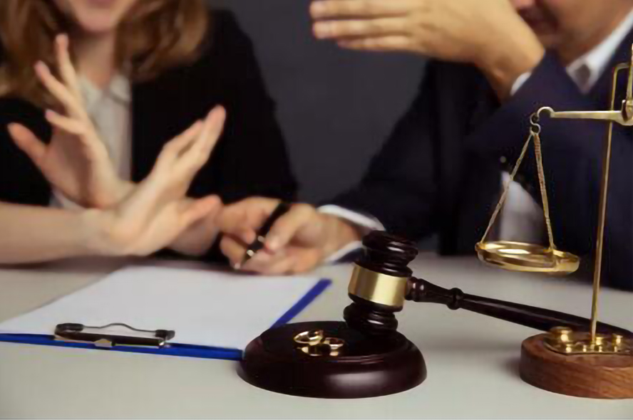 劳动法规定，企业拖欠、克扣工资，员工离职可以要求额外经济补偿