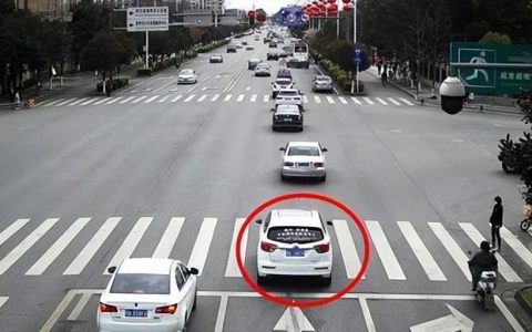 开车闯红灯是什么违法行为及闯红灯扣分及处罚