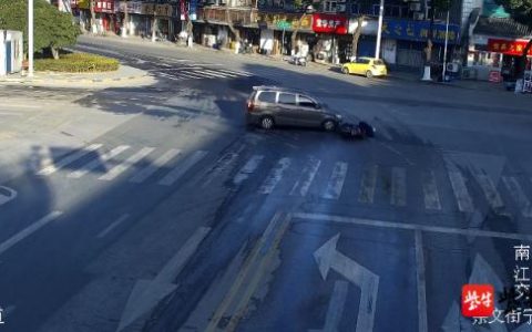 电动车闯红灯被轿车撞了，电动车被判担全责