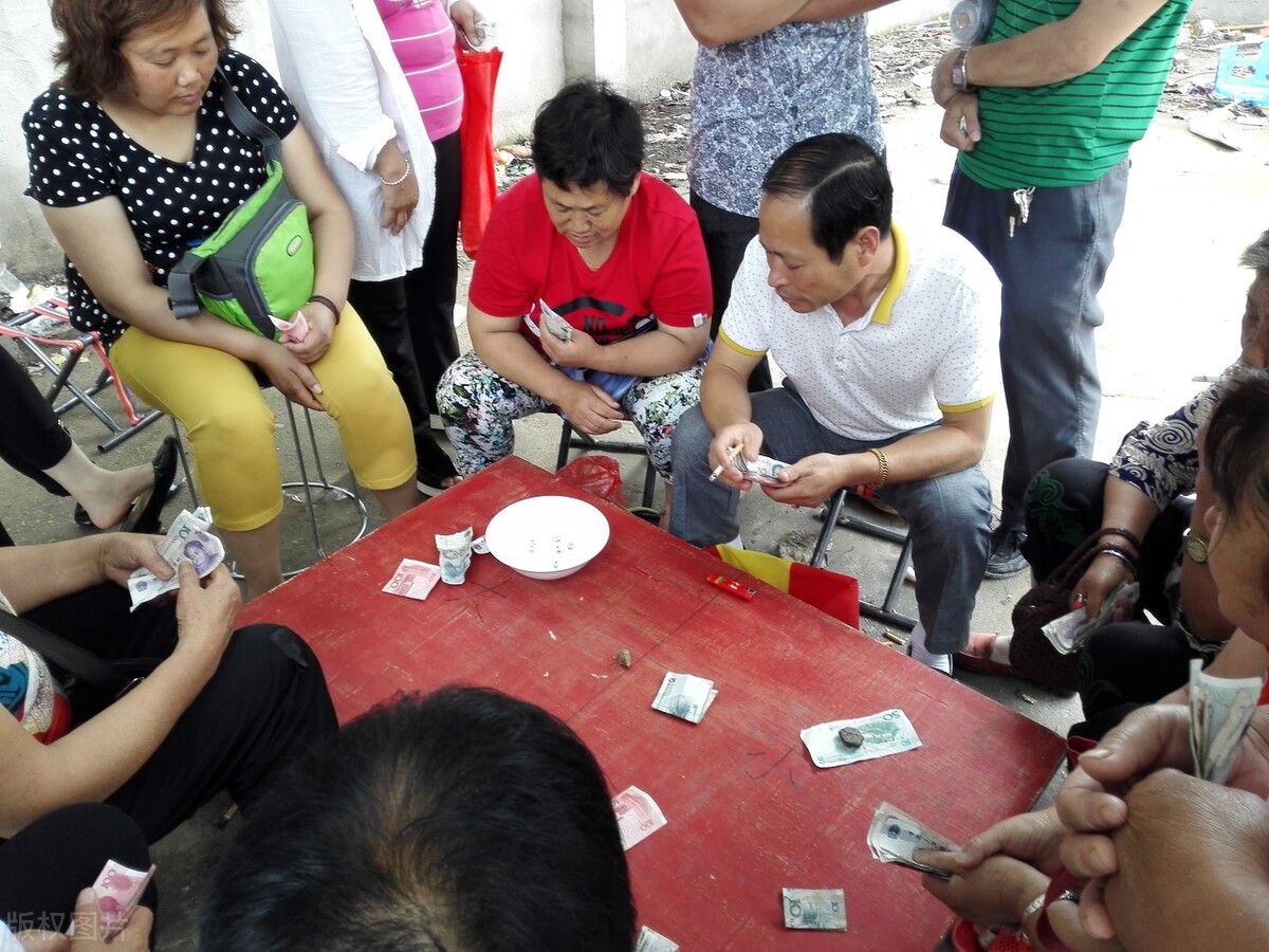过年打牌玩多大涉嫌赌博？2022法律规定：不同地区标准不同