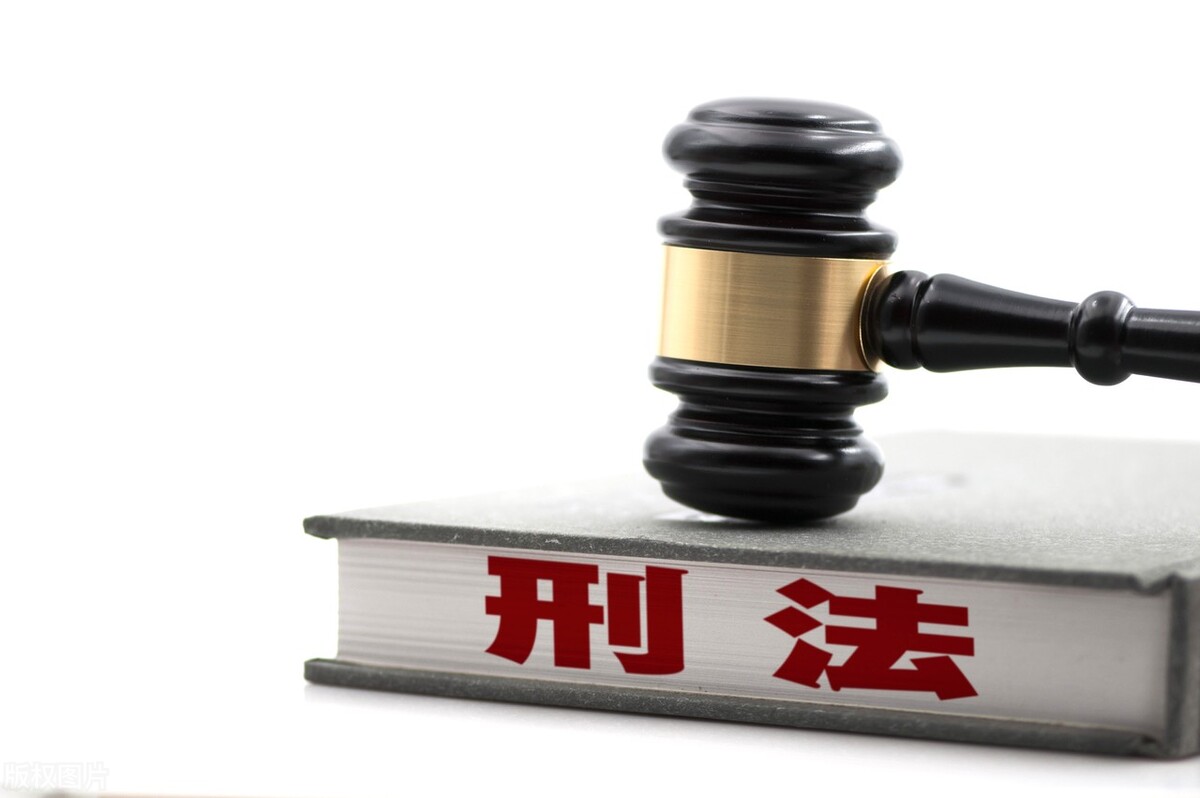 有期徒刑一年实刑和有期徒刑三年缓刑三年，哪个更重？