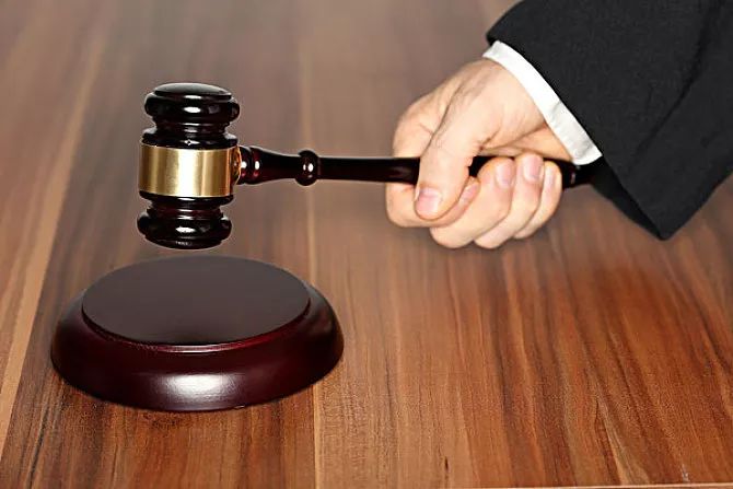 公安机关会对刑拘在逃人员批捕吗，刑拘在逃转批捕在逃什么意思？