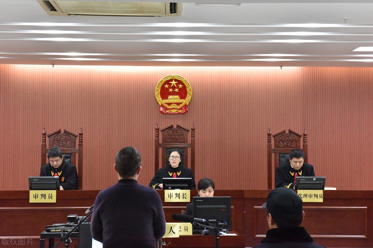 有期徒刑一年实刑和有期徒刑三年缓刑三年，哪个更重？