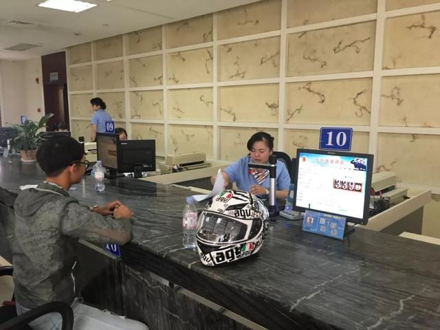 车辆过户给朋友，应该怎么过户更放心