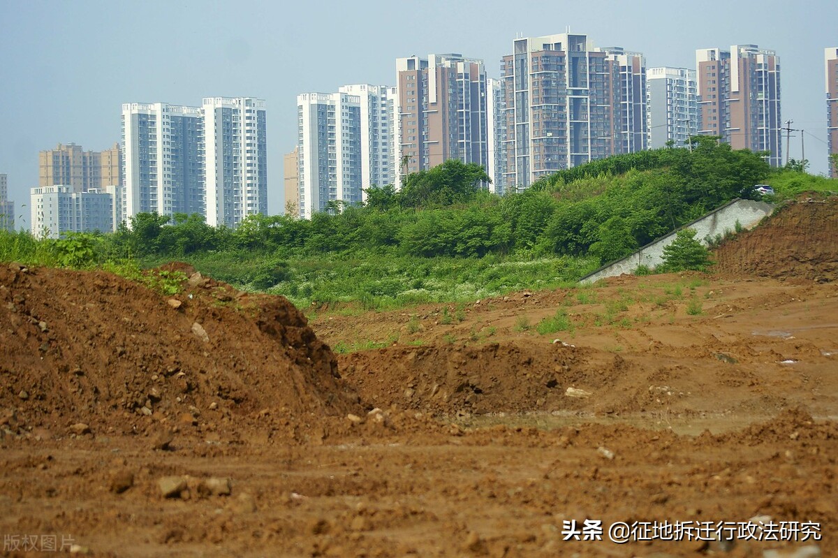 土地被征收后闲置两年应当如何收回？