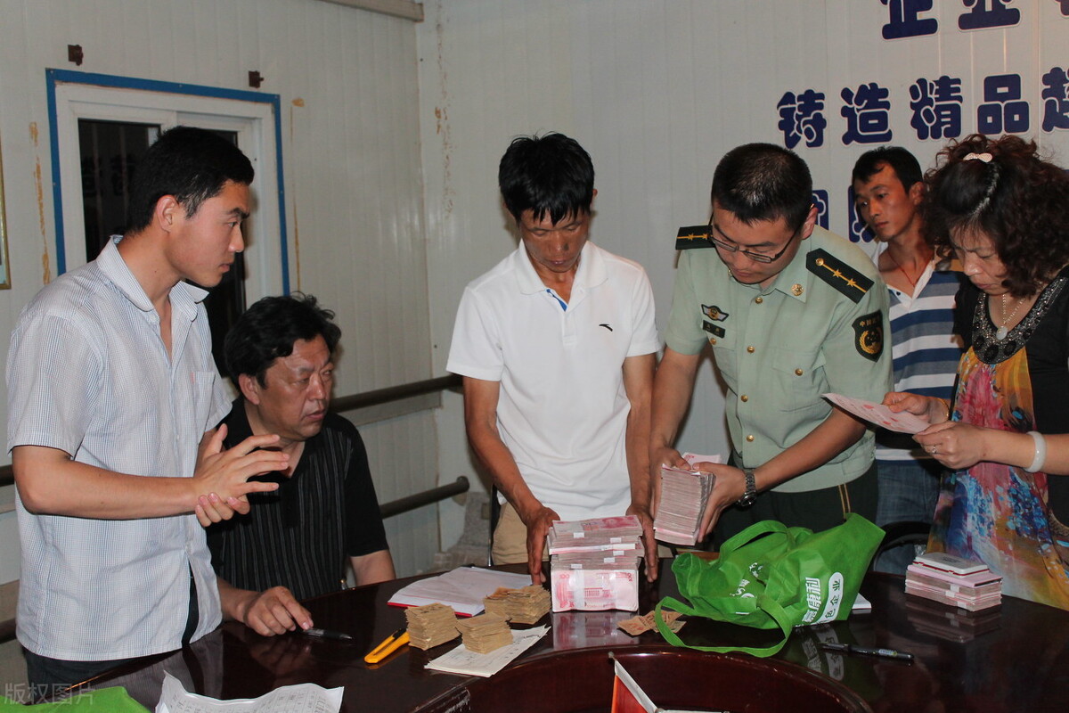 拖欠工资超30天或达到5000元算犯罪,可以判刑!工人讨薪投诉建议