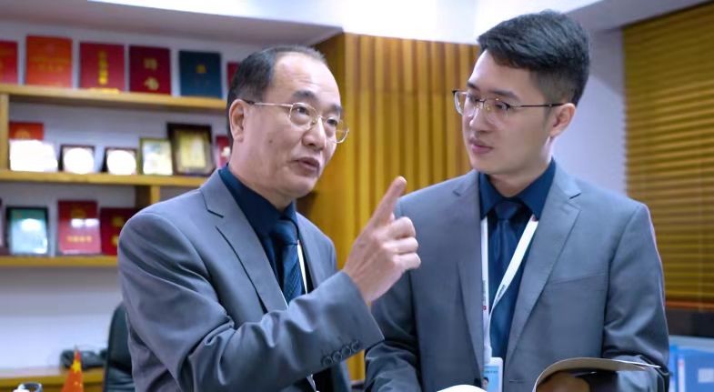 蔡翀律师：剑胆琴心“照亮”前行路