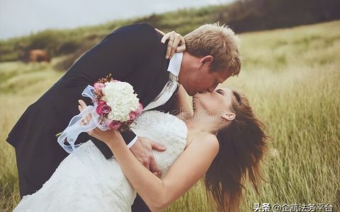 200年夫妻结婚后房子写一个人的，属于共同财产吗？