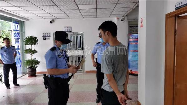 你“狂”噻!这辆摩托多次闯进内江高速公路挑衅警方,结局令人舒适