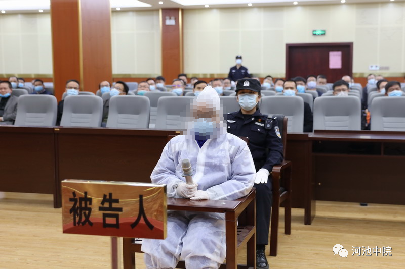 疯狂！挪用百万公款，全部用于打赏男主播