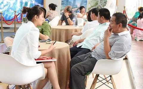 购房时，为什么不要在房产证上写两个人的名字？