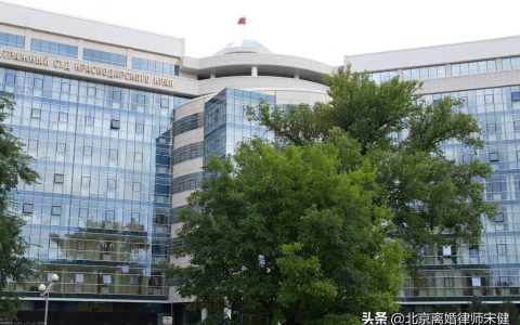 起诉离婚时应该向法院提交哪些材料？