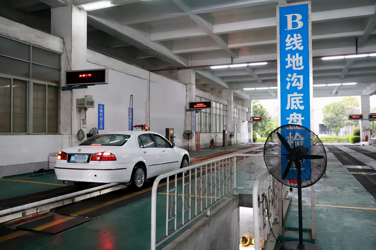 车辆年审有哪些流程，需要哪些资料