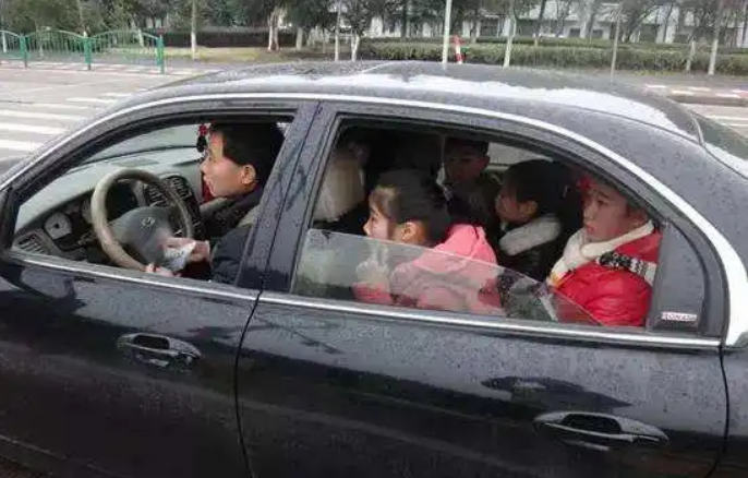 私家车超员20%以上才扣分，那5座车坐6个人怎么算？交警：听好了