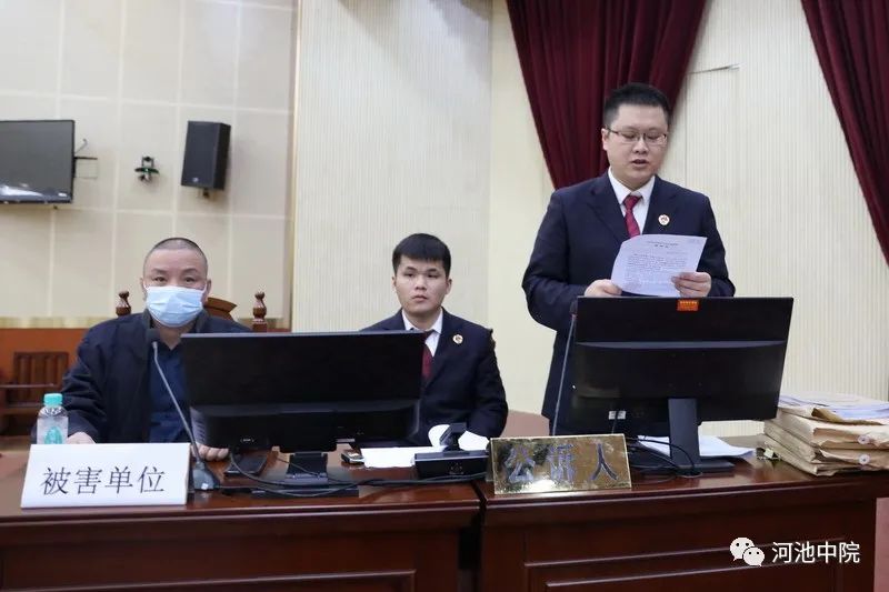 疯狂！挪用百万公款，全部用于打赏男主播