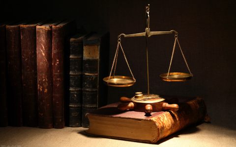 轻伤怎么判刑（把人打成轻伤怎么判刑和赔偿）