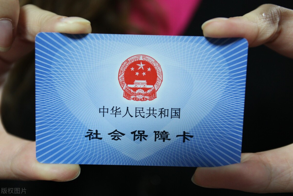 2022年，60岁老人别犹豫，一次性补缴4.5万元，养老金至少417元