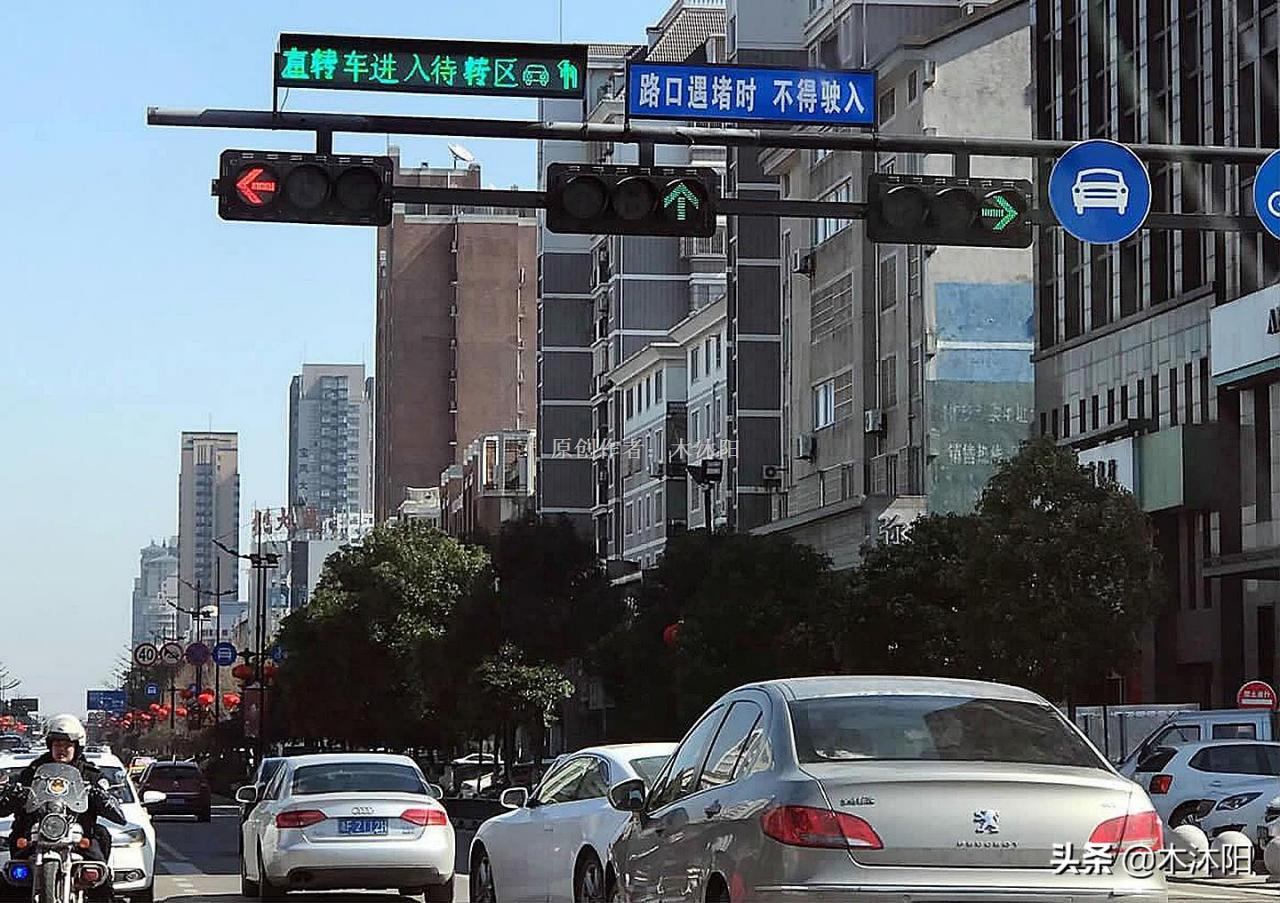 都知道闯红灯扣6分，那你们知道闯绿灯也扣分吗？很多人不知道