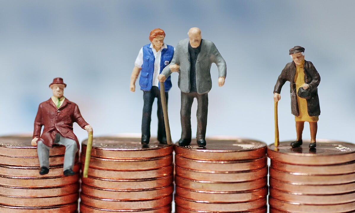 2022年养老金上调5%,退休金2500元工龄为30年,能够涨多少钱?
