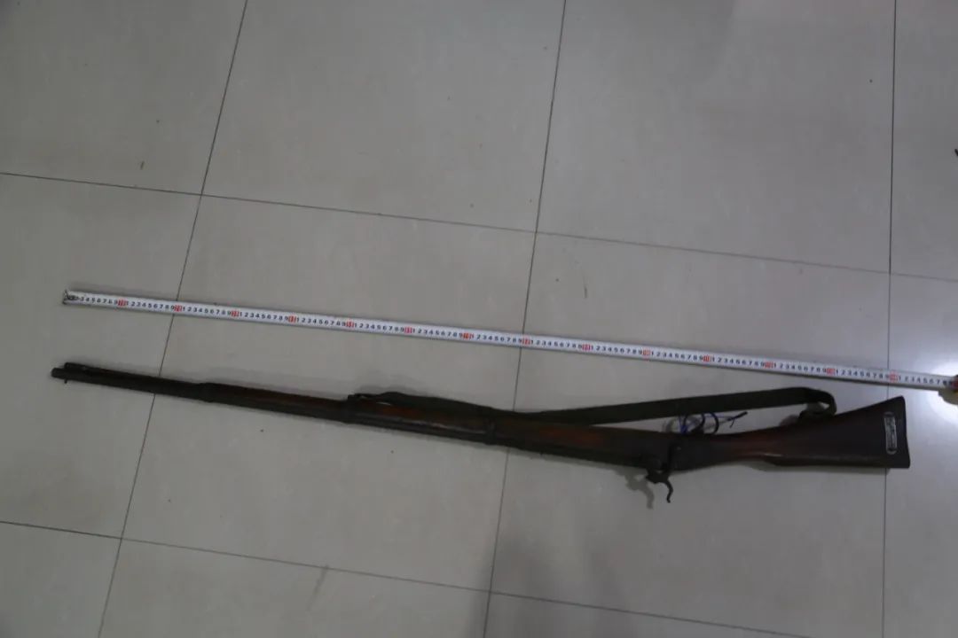 个旧警方：非法持枪，行不行，必须“刑”