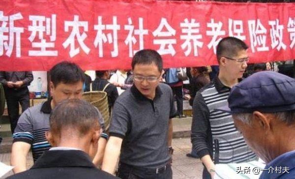 2022新农保开始缴费,6000元标准遭冷遇,200元档受欢迎,为啥?