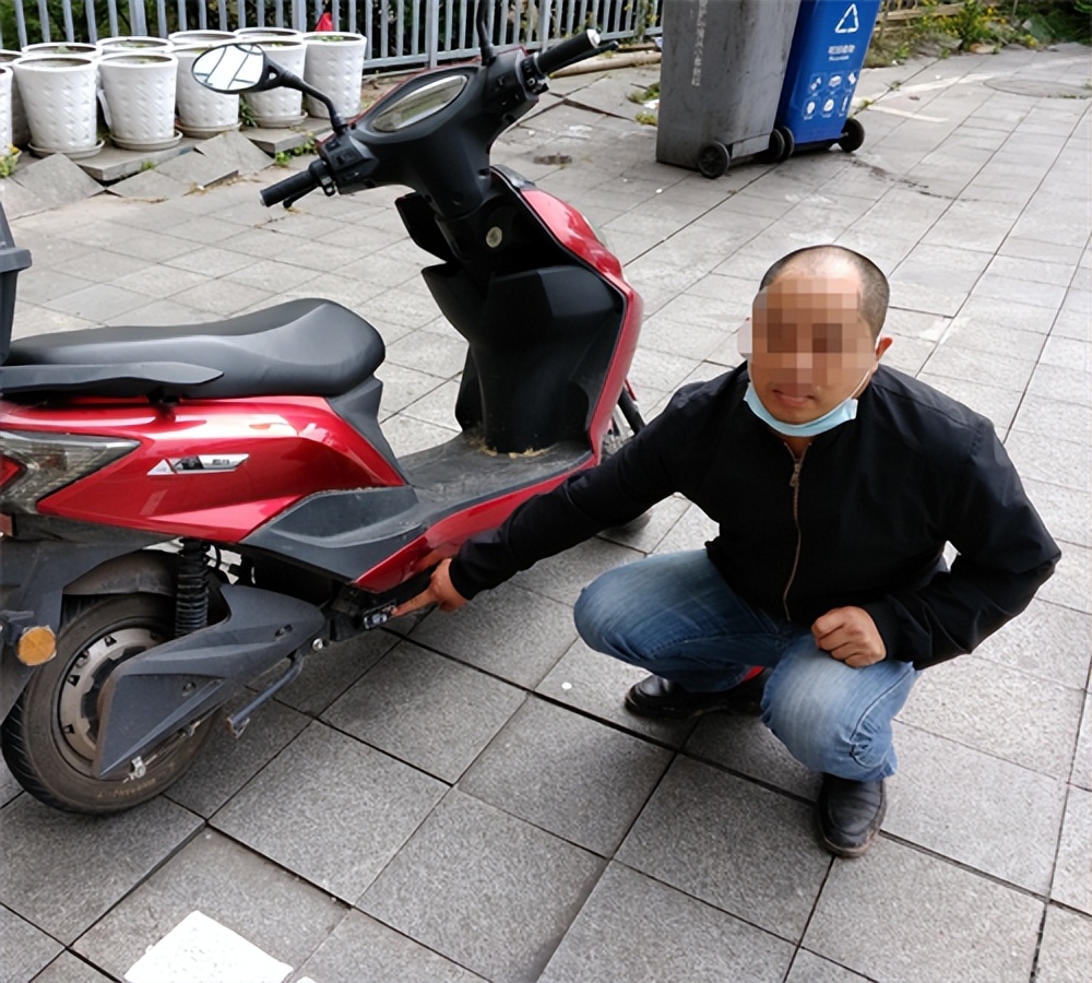 男子将偷车贼踹倒致其身亡，家属向车主索赔112万，青岛法院判了
