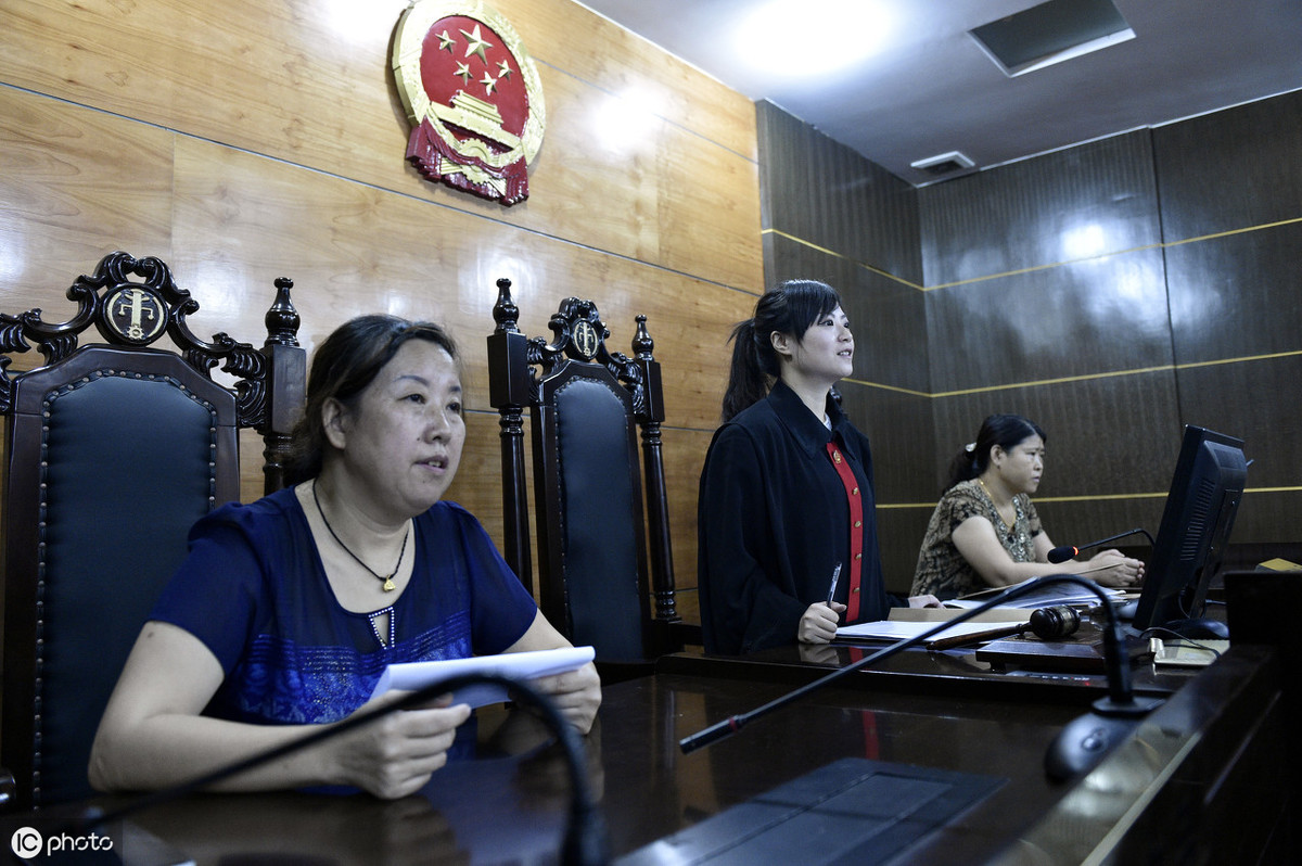 案件裁定中止审理有几种情形？民事和刑事分别有哪些？