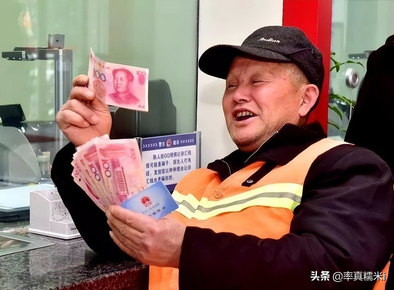 好消息传来，2022年在职员工、退休人员都“涨工资”，每人都有？