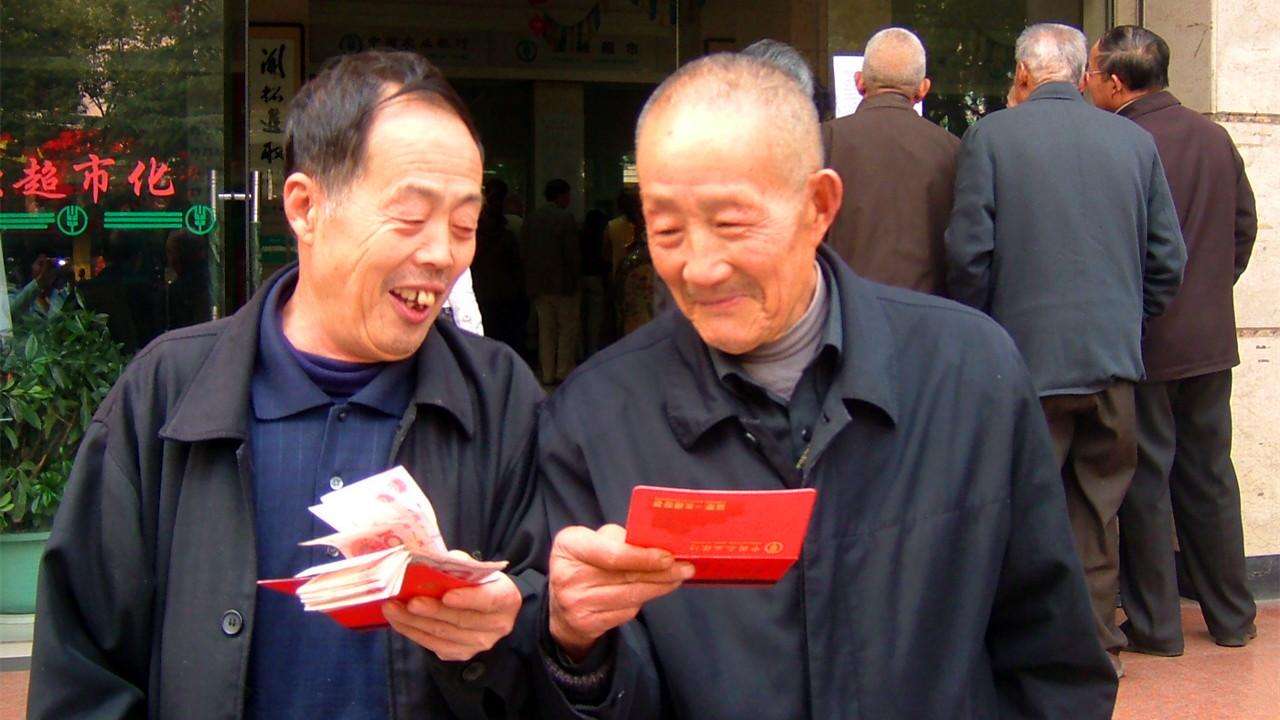 2022年，农民的养老待遇将迎来7大调整，钱袋子要鼓起来了
