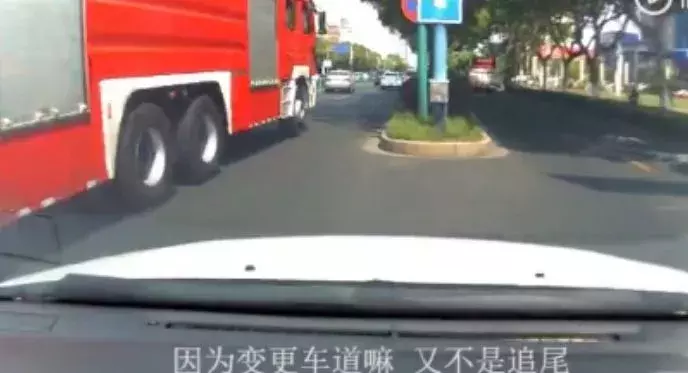消防车追尾还逃逸？交警最终调查结果来了：私家车负全责