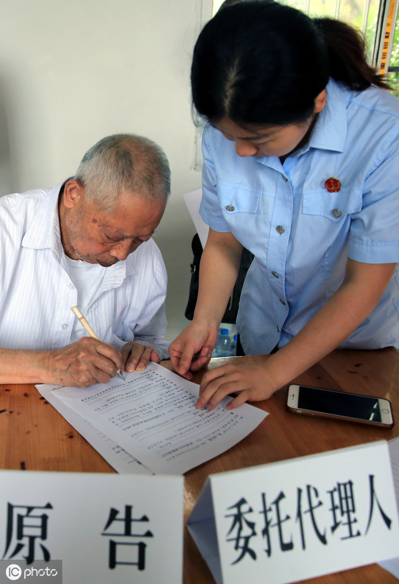 案件裁定中止审理有几种情形？民事和刑事分别有哪些？