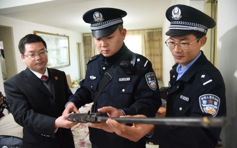 什么是立案侦查？对立案侦查的人员是否可以不发放工资？