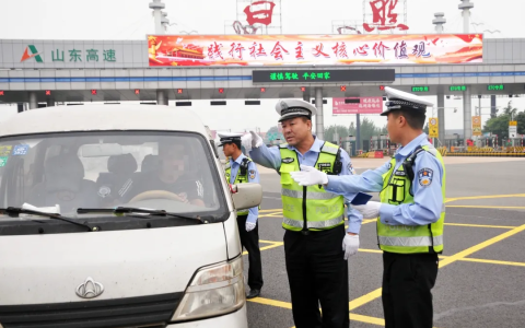 无证驾驶上高速，罚款1000元