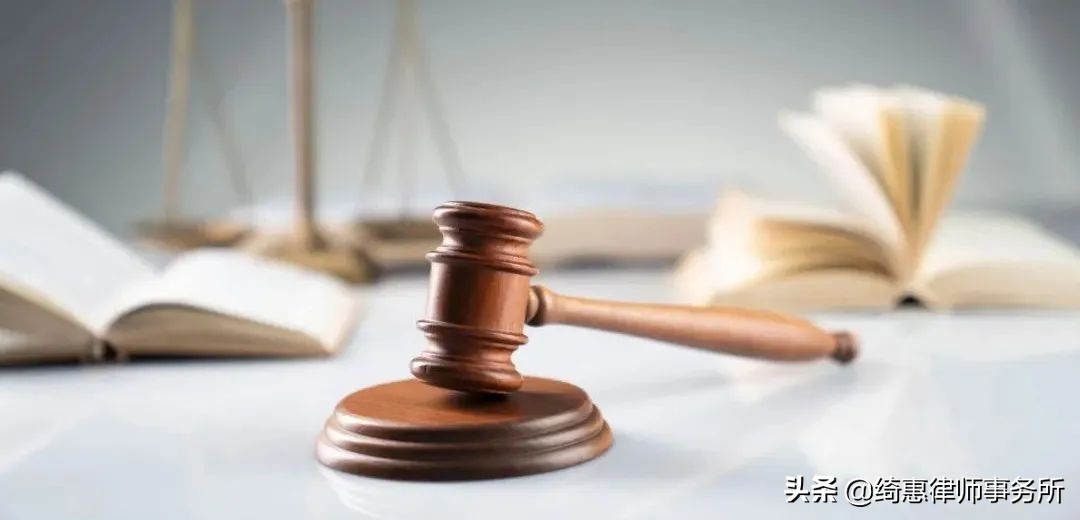未经原告诉请，法院能否直接判决依职权追加的第三人承担责任