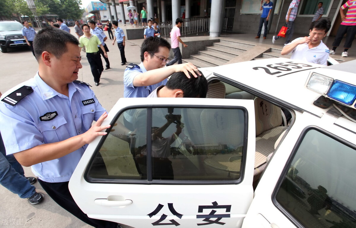 因为嫖娼被行政拘留10天,留下案底么?会影响子女不?