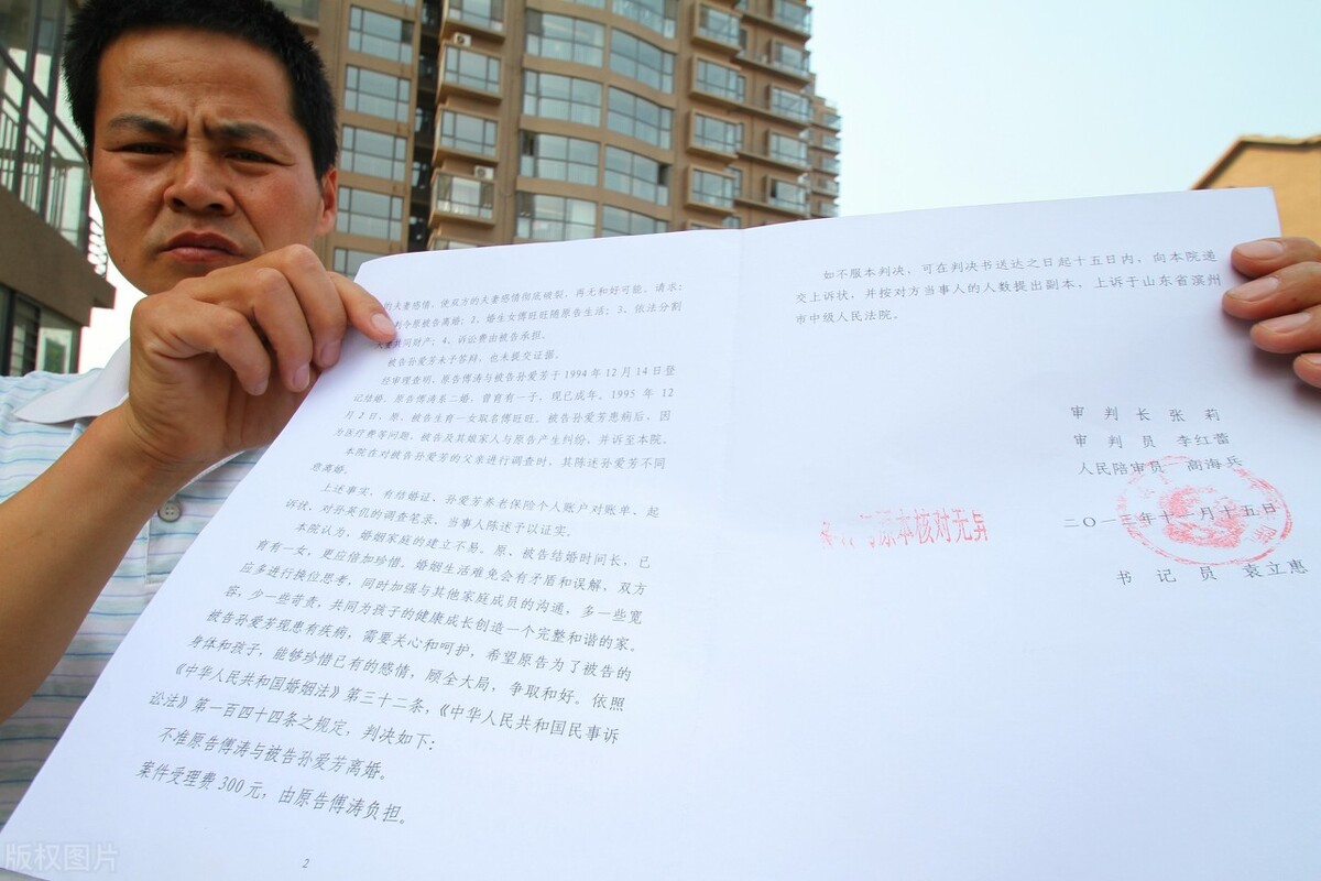 在民事纠纷中，由法院出具的调解书和判决书有哪些区别？