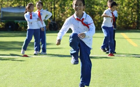 教育局回应老师让小学生深蹲数百下：已成立调查组，正调查！