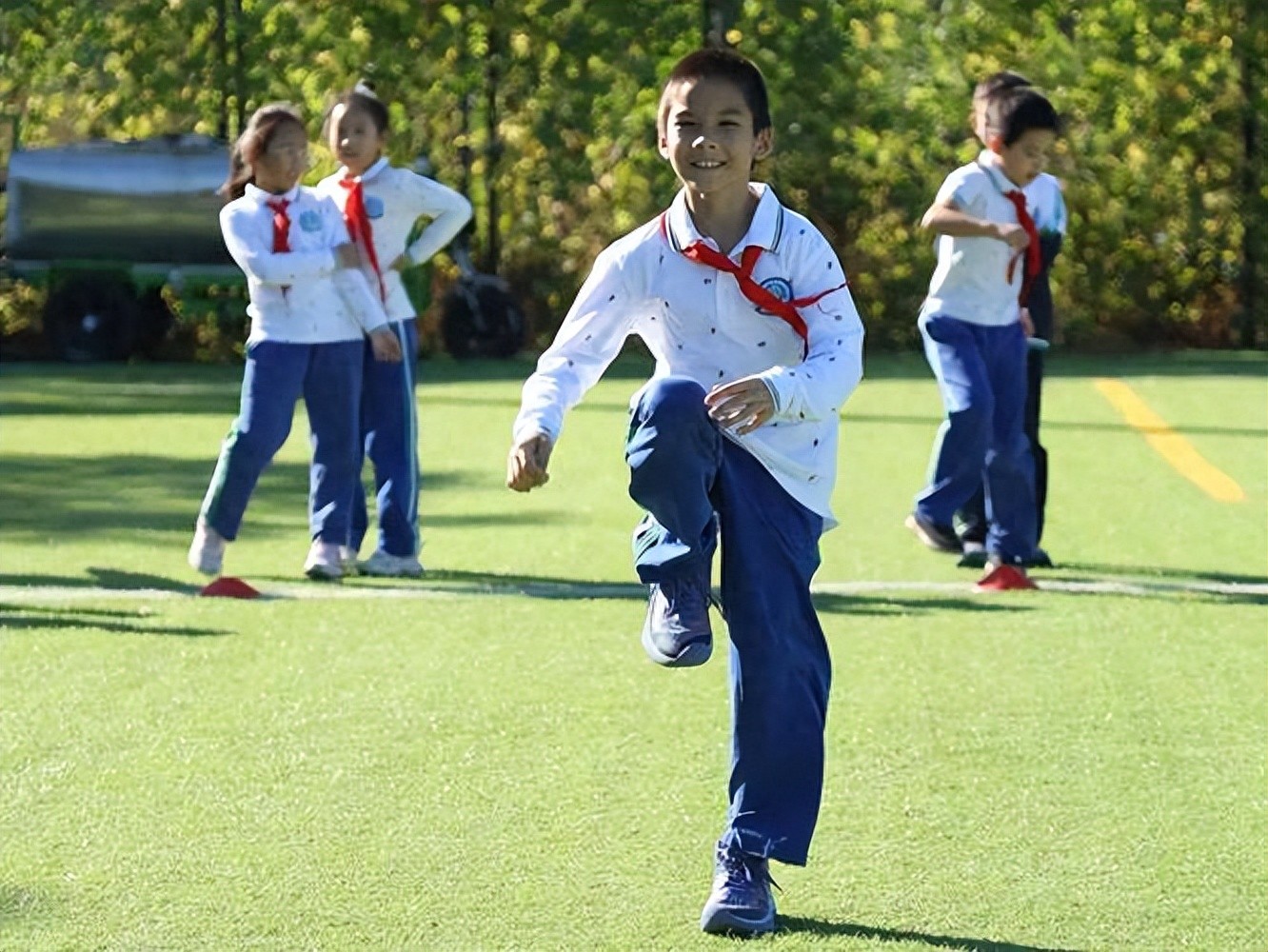 教育局回应老师让小学生深蹲数百下:已成立调查组,正调查!