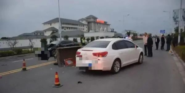 对向车开远光灯,司机晃眼撞死骑车人!谁担责?