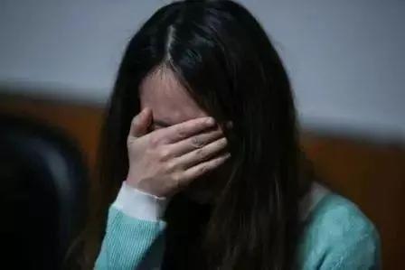 三名女子在会所洗浴,轮流与一男子发生“关系”,应判什么罪?