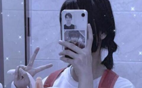 体育老师让女生做深蹲给他看